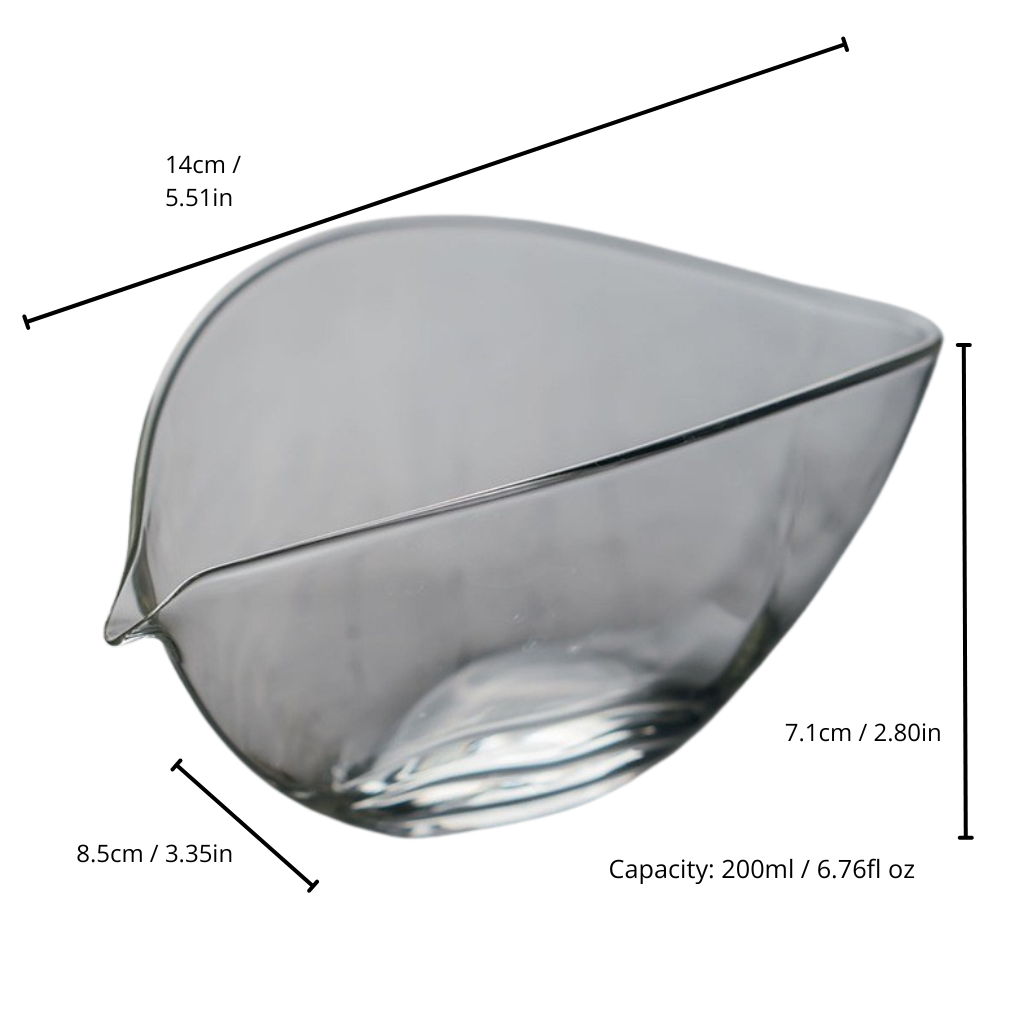 Flat boat-style transparent borosilicate glass Gongdao Bei tea pitcher with measurements — 200ml minimalist fair cup for Gongfu Cha and Chinese tea ceremony, heat-resistant design.
