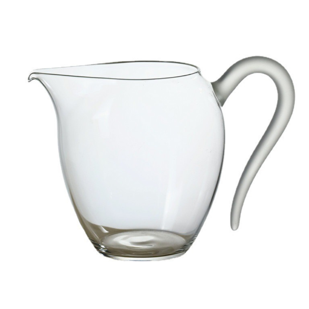 Close-up of heat-resistant borosilicate glass surface highlighting subtle color variations and clarity of the Gongdao Bei 1